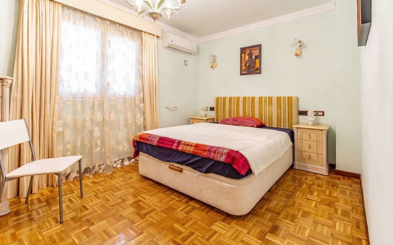 Chalet en venta con acceso directo a la playa en Llucmajor — Dormitorio