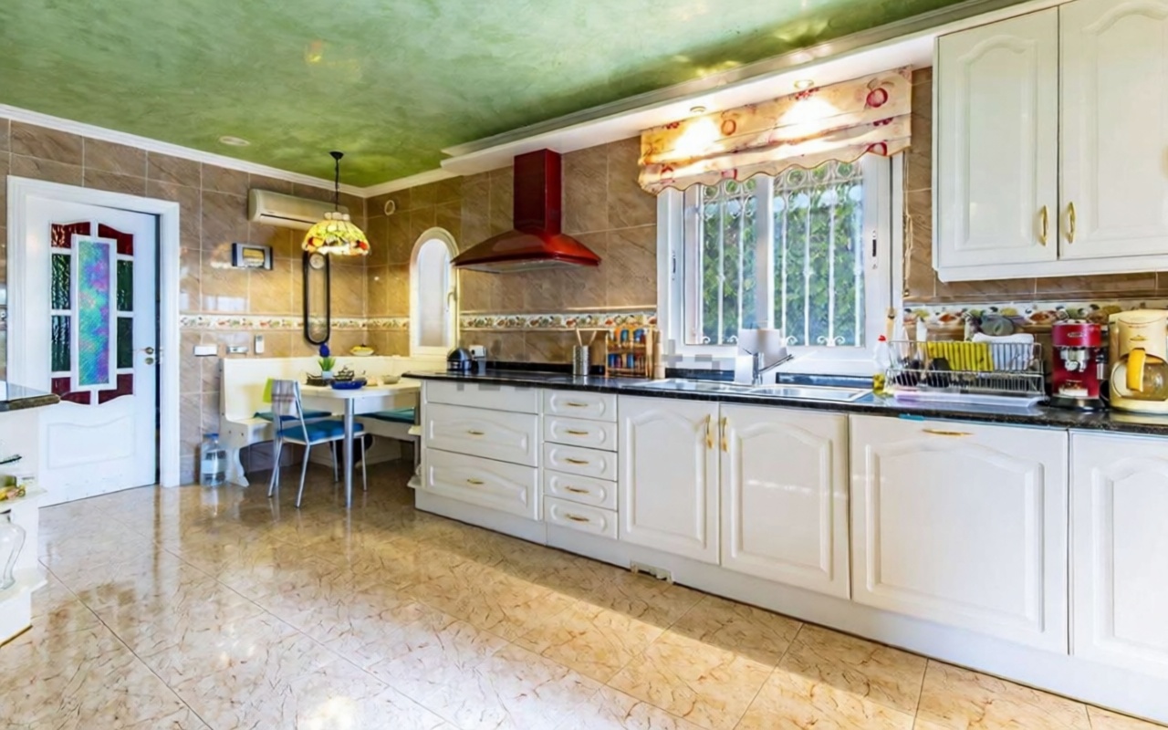 Chalet en venta con acceso directo a la playa en Llucmajor — Cocina