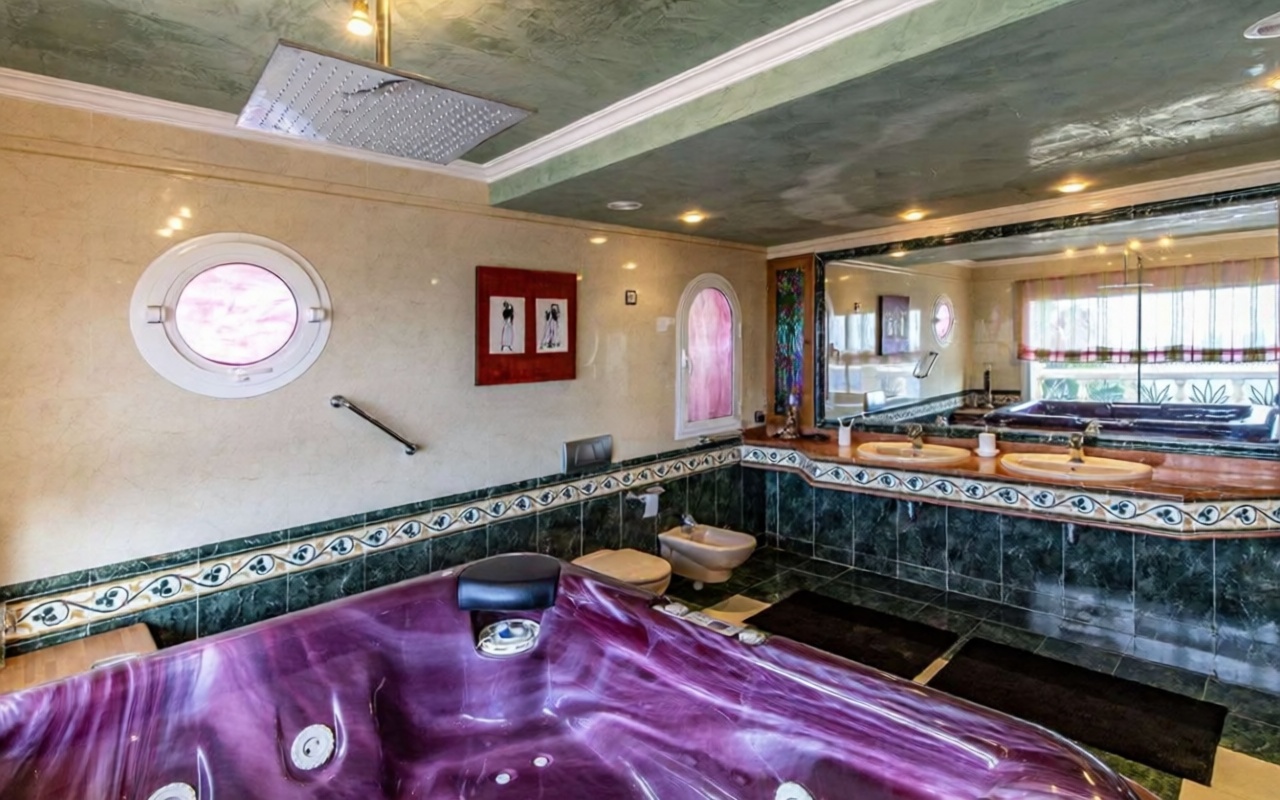 Chalet en venta con acceso directo a la playa en Llucmajor — Baño