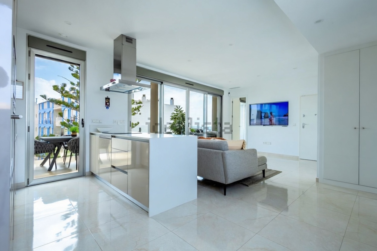 Seafront attic in Torrevieja — Living room