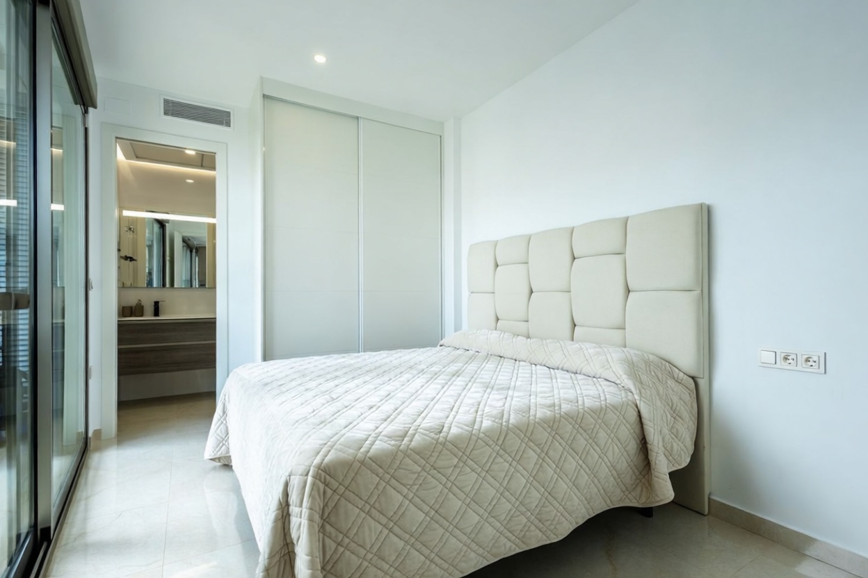 Seafront attic in Torrevieja — Bedroom