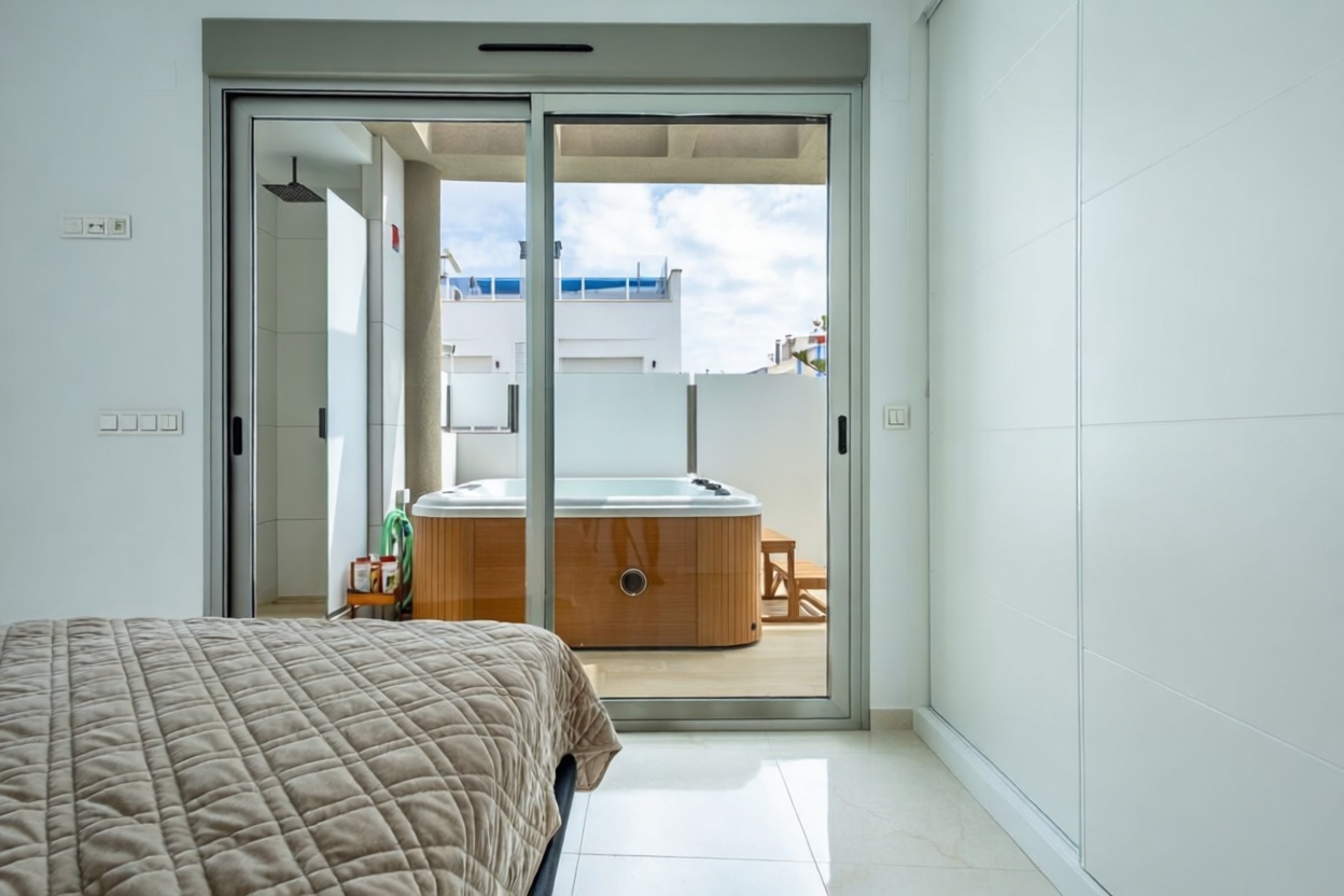 Seafront attic in Torrevieja — Bedroom