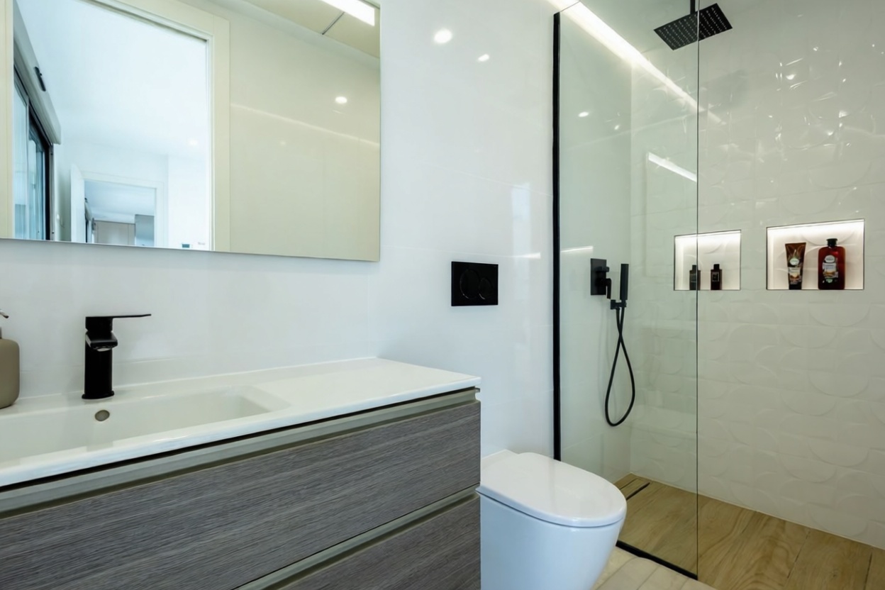 Seafront attic in Torrevieja — Bathroom