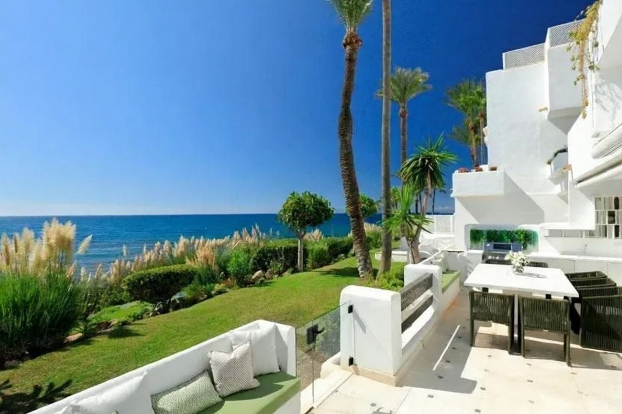 Квартира на продажу на первой линии пляжа в Marbella