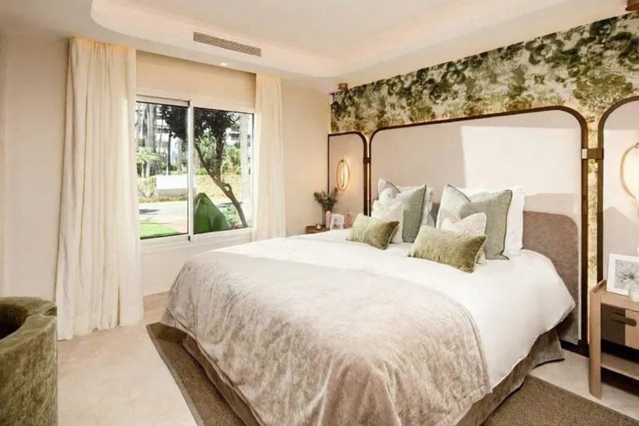 Flat for sale frontline beach in Marbella — Bedroom