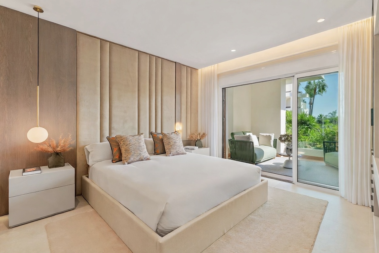 Flat for sale frontline beach in Estepona — Bedroom