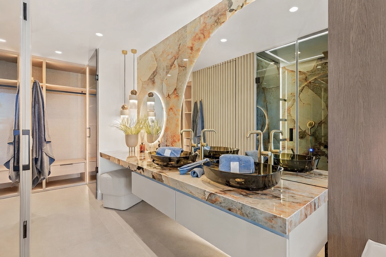 Flat for sale frontline beach in Estepona — Bathroom