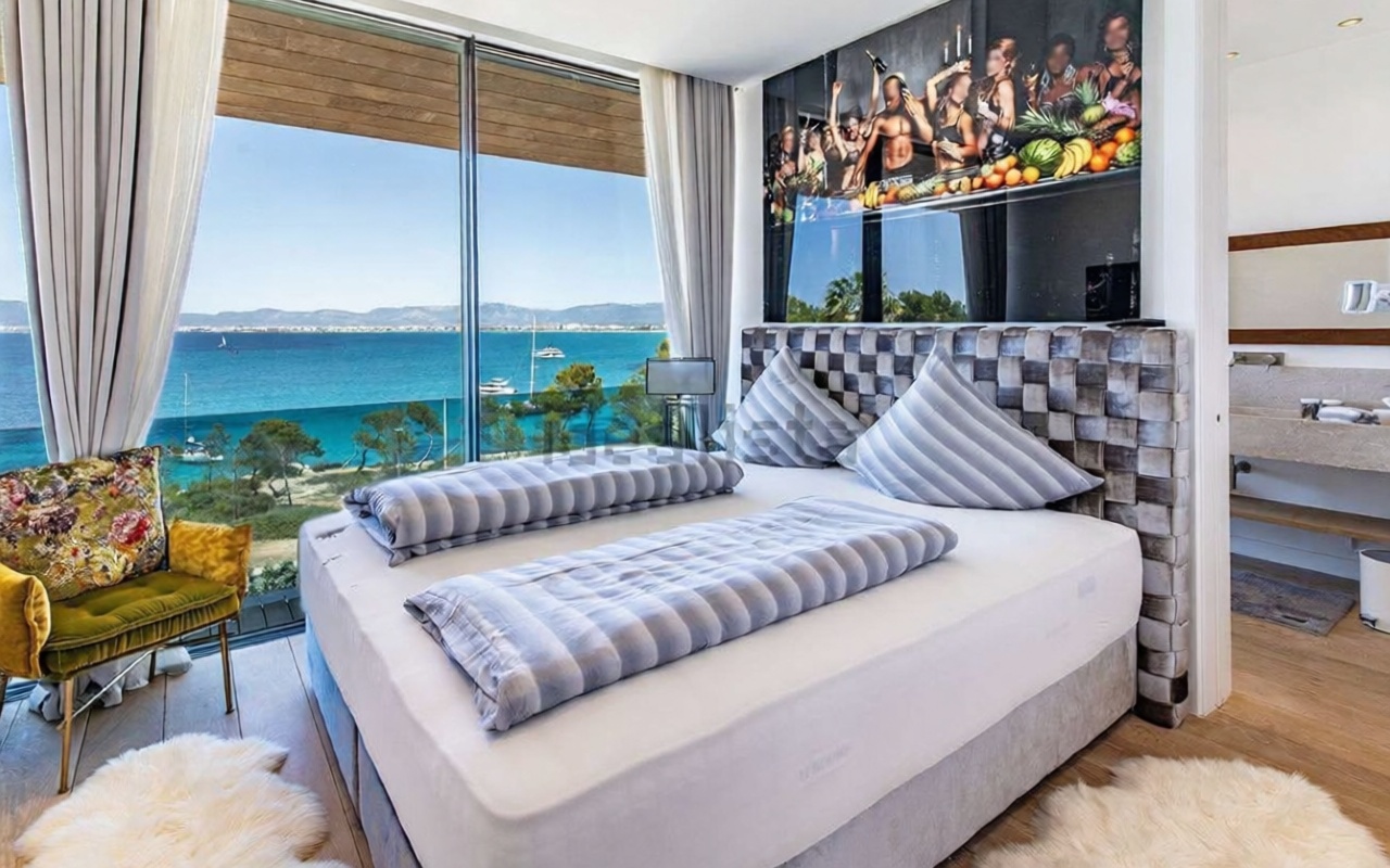 Chalet en venta con acceso directo a la playa en Llucmajor — Dormitorio