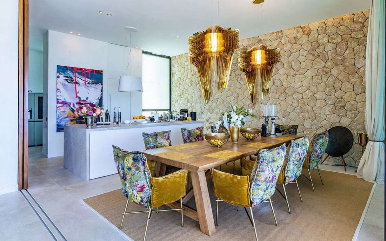 Chalet en venta con acceso directo a la playa en Llucmajor — Comedor