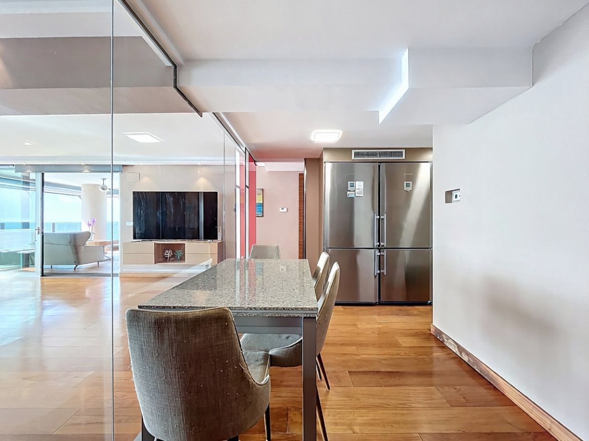 Flat in Primera Línea de Playa in Benidorm — Dining room