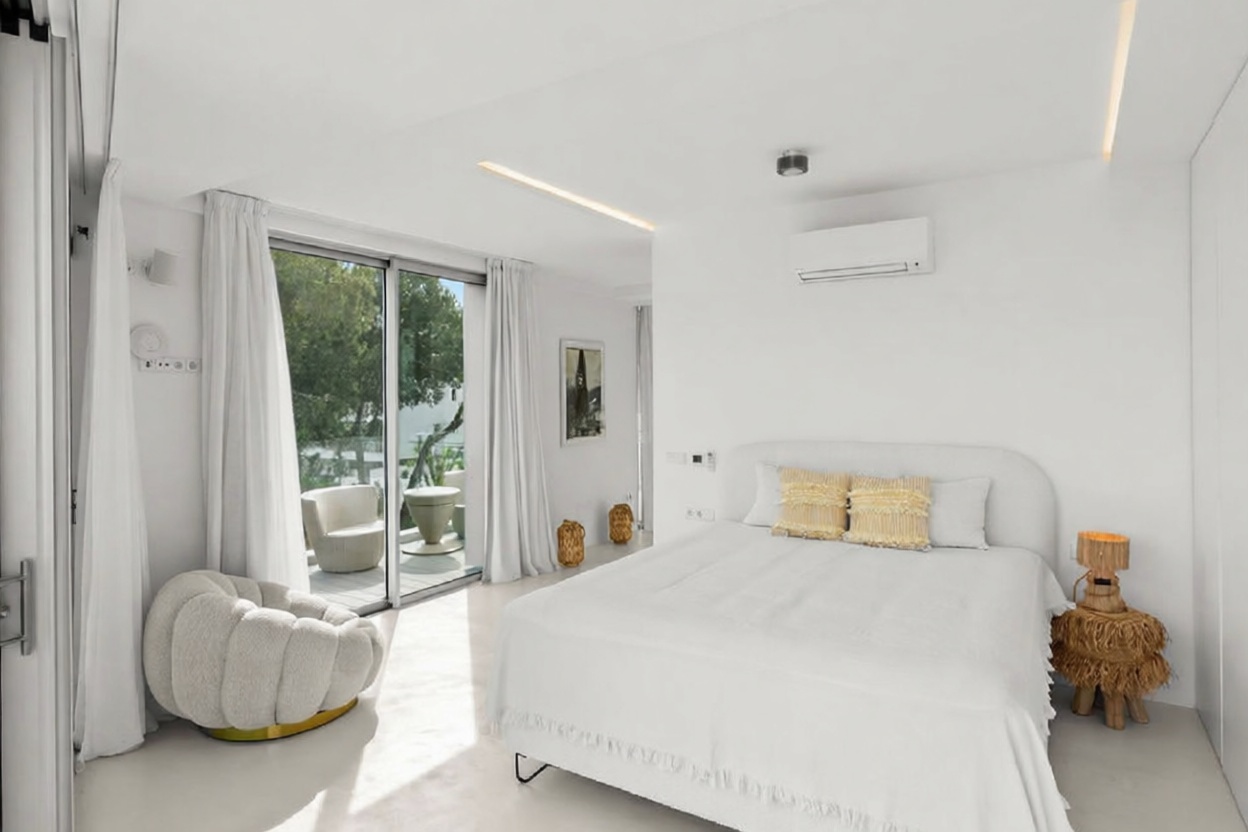 Chalet en venta con acceso directo a la playa en Eivissa — Dormitorio