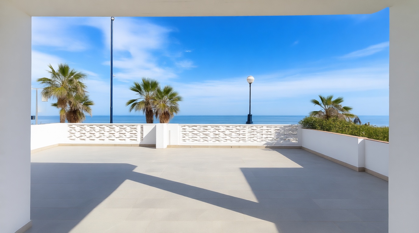 Chalet for sale with direct beach access in Miramar