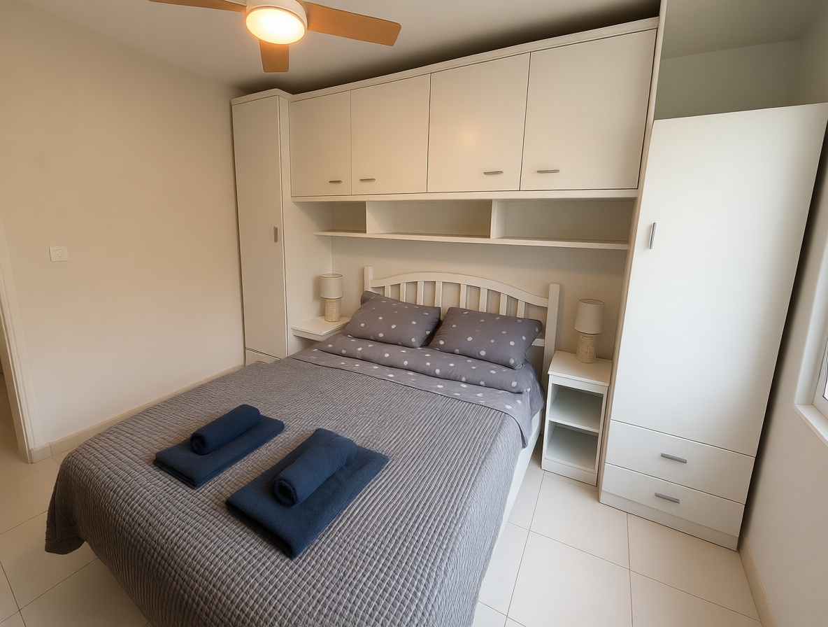 Piso en venta en primera línea de playa en Torrevieja — Dormitorio