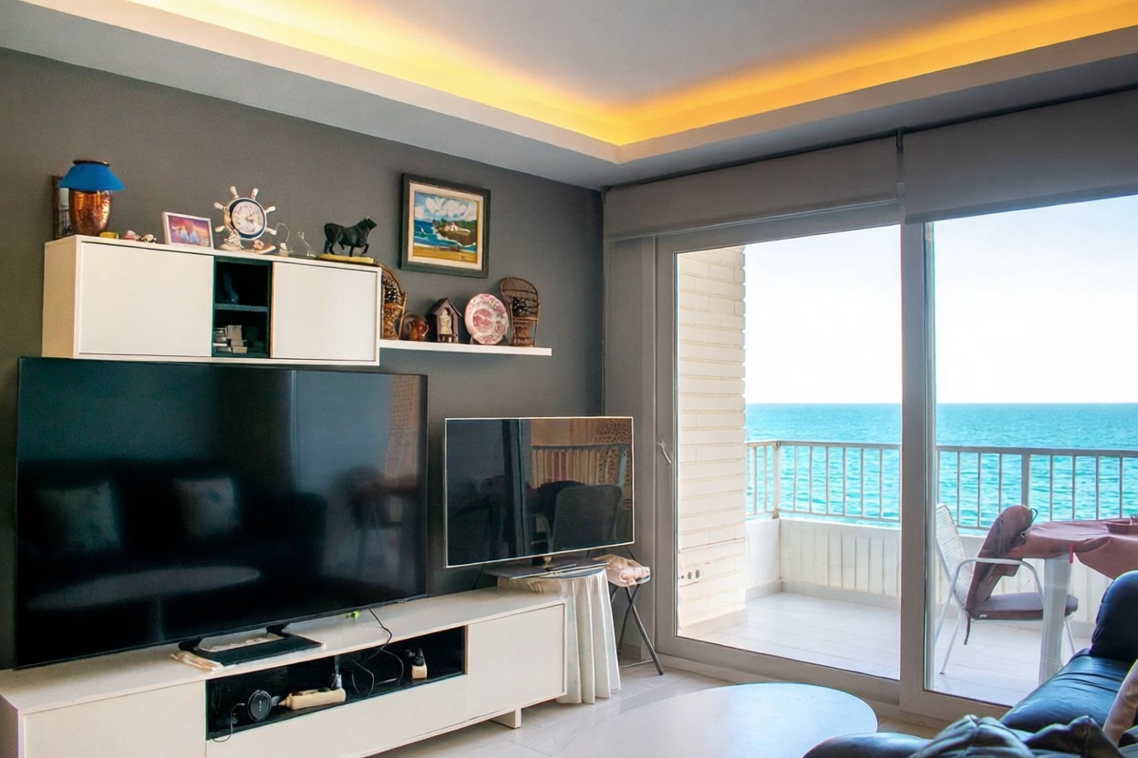 Appartement en première ligne de plage à Torrevieja — Séjour