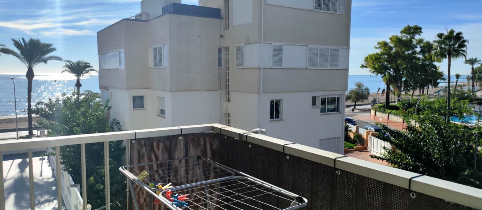 Piso en venta en primera línea de playa en Benicasim/Benicàssim — Terraza mar