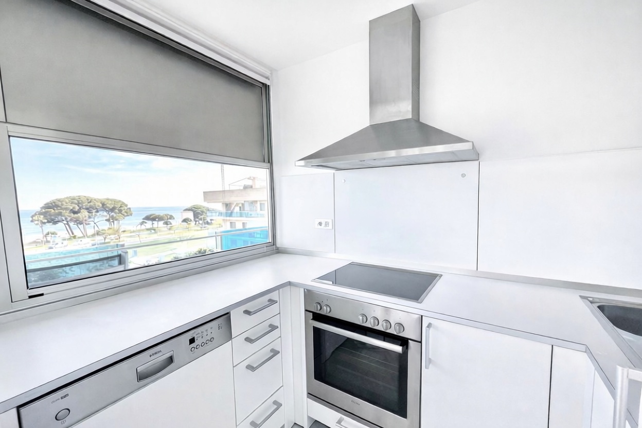 Piso en venta en primera línea de playa en Cambrils — Cocina