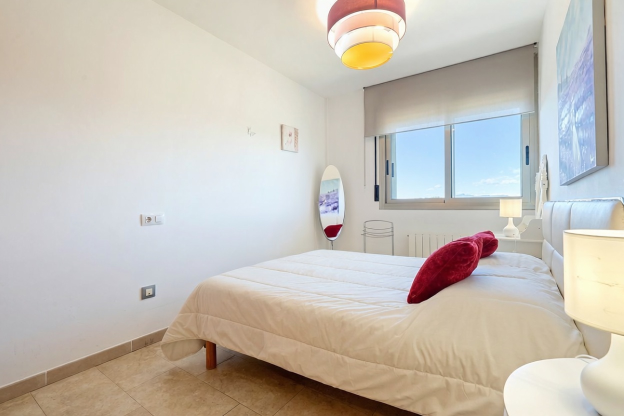 Ático en venta en primera línea de mar en Cambrils — Dormitorio