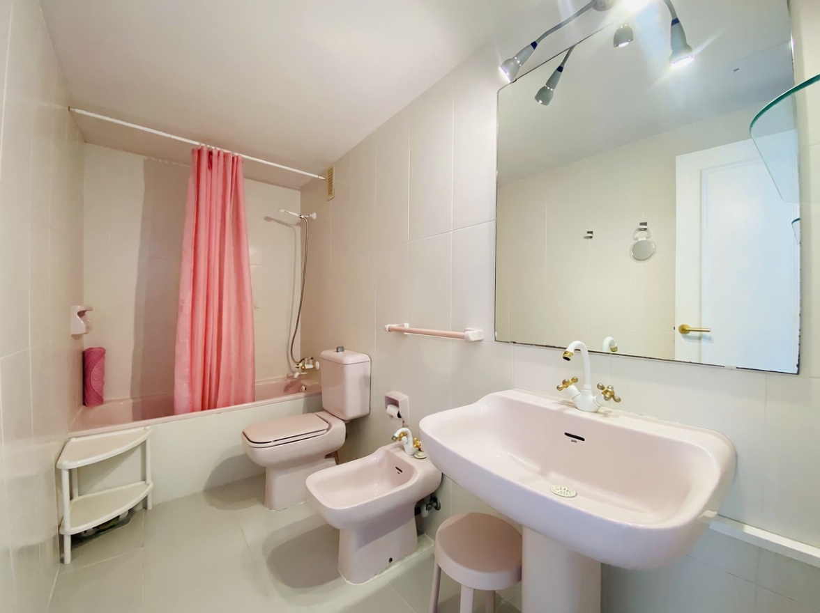 Dachgeschosswohnung zum Verkauf in erster Meereslinie in Cambrils — Meerblick