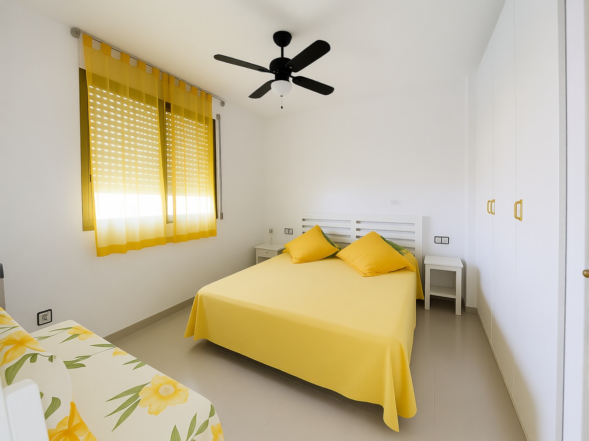 Dachgeschosswohnung zum Verkauf in erster Meereslinie in Cambrils — Schlafzimmer