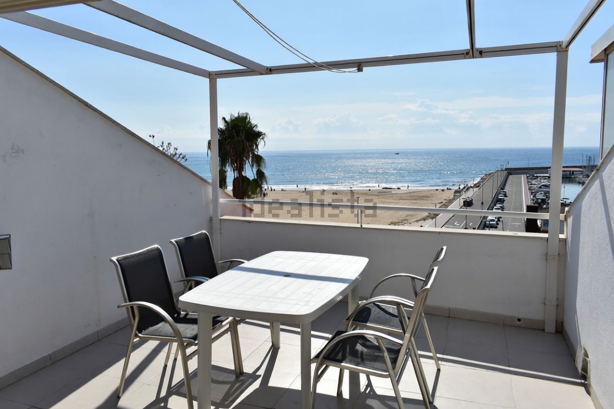 Ático en venta en primera línea de mar en Cambrils
