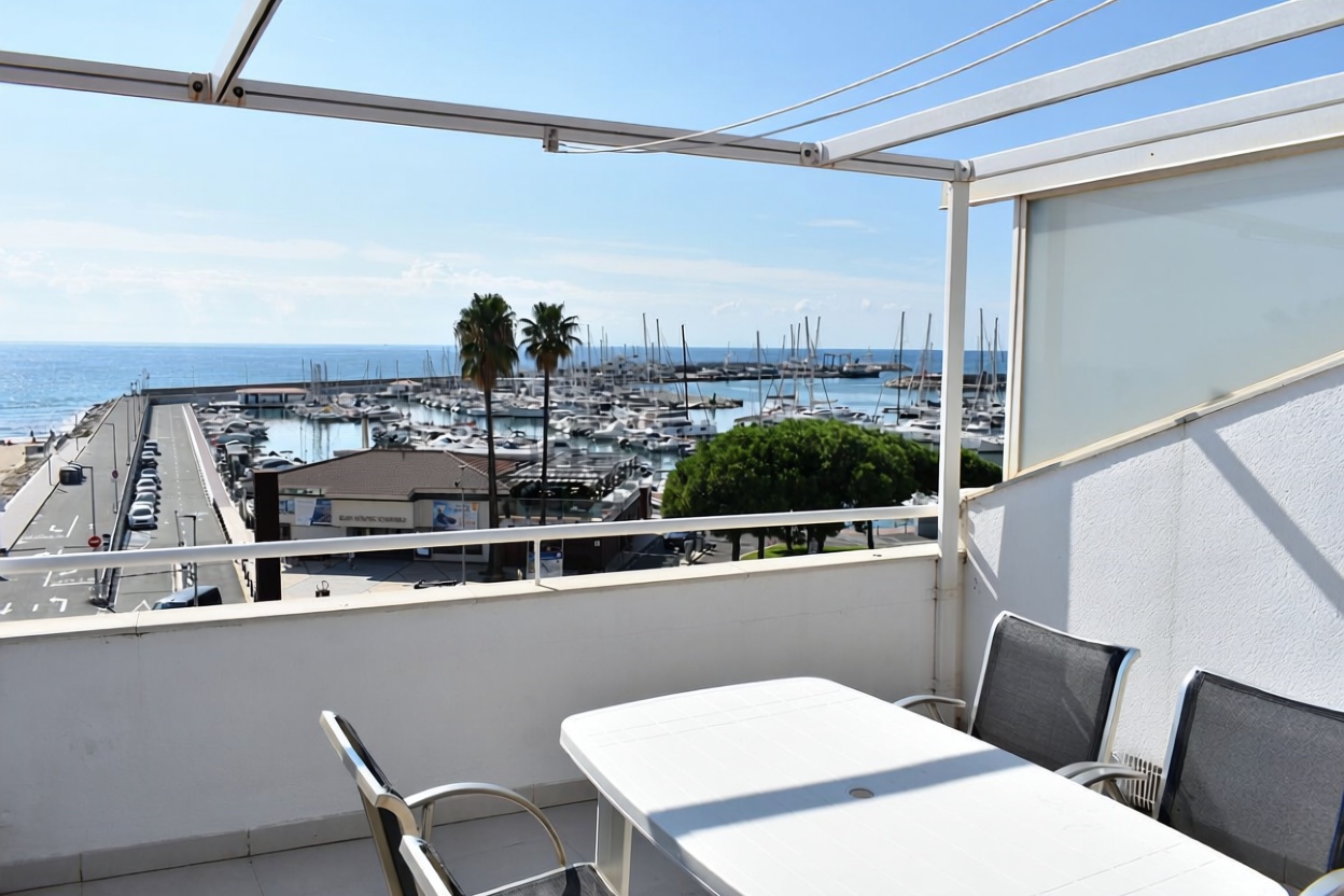 Ático en venta en primera línea de mar en Cambrils — Terraza mar
