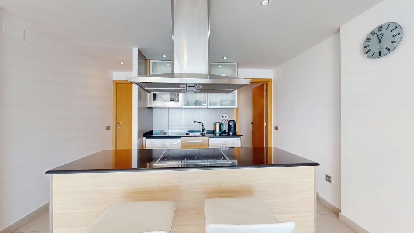 Ático en venta en primera línea de mar en Cambrils — Cocina