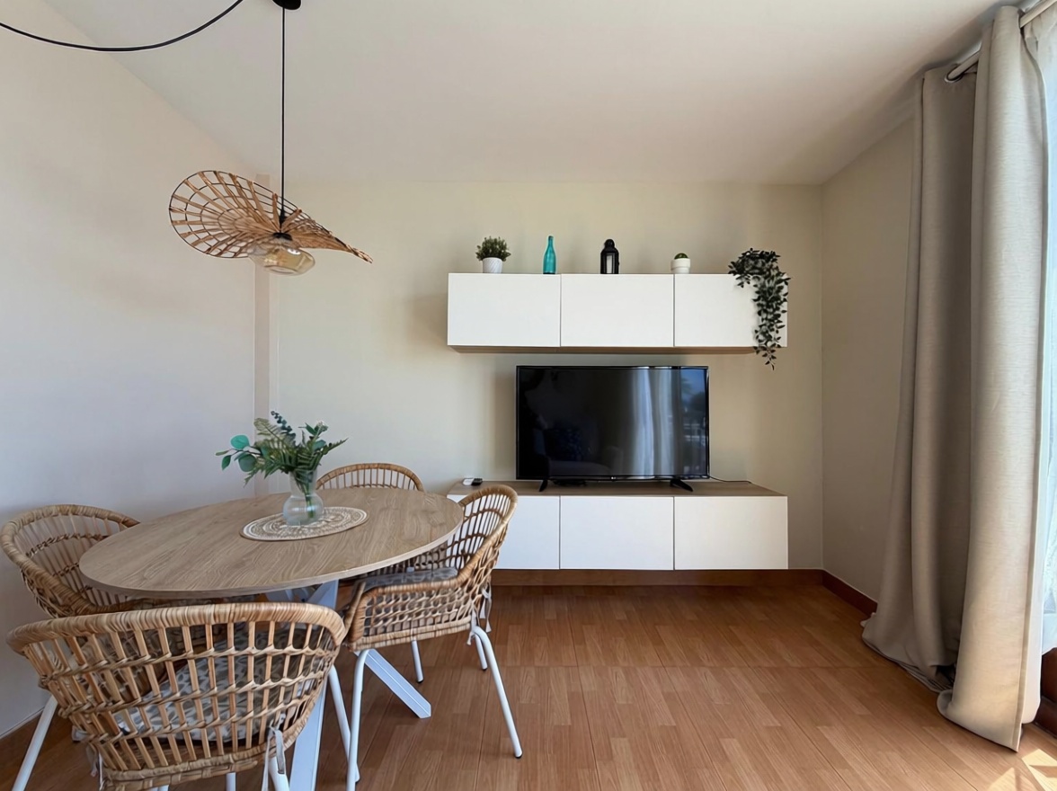 Flat for sale frontline beach in Cambrils — Dining room