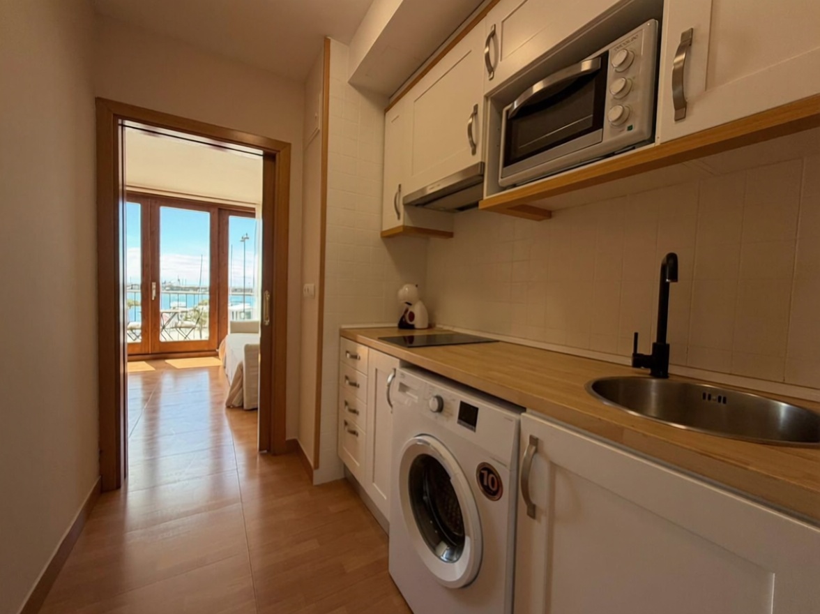 Flat for sale frontline beach in Cambrils — Kitchen