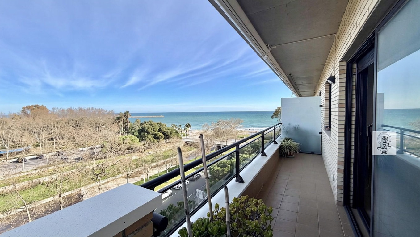 Ático en venta en primera línea de mar en Cambrils