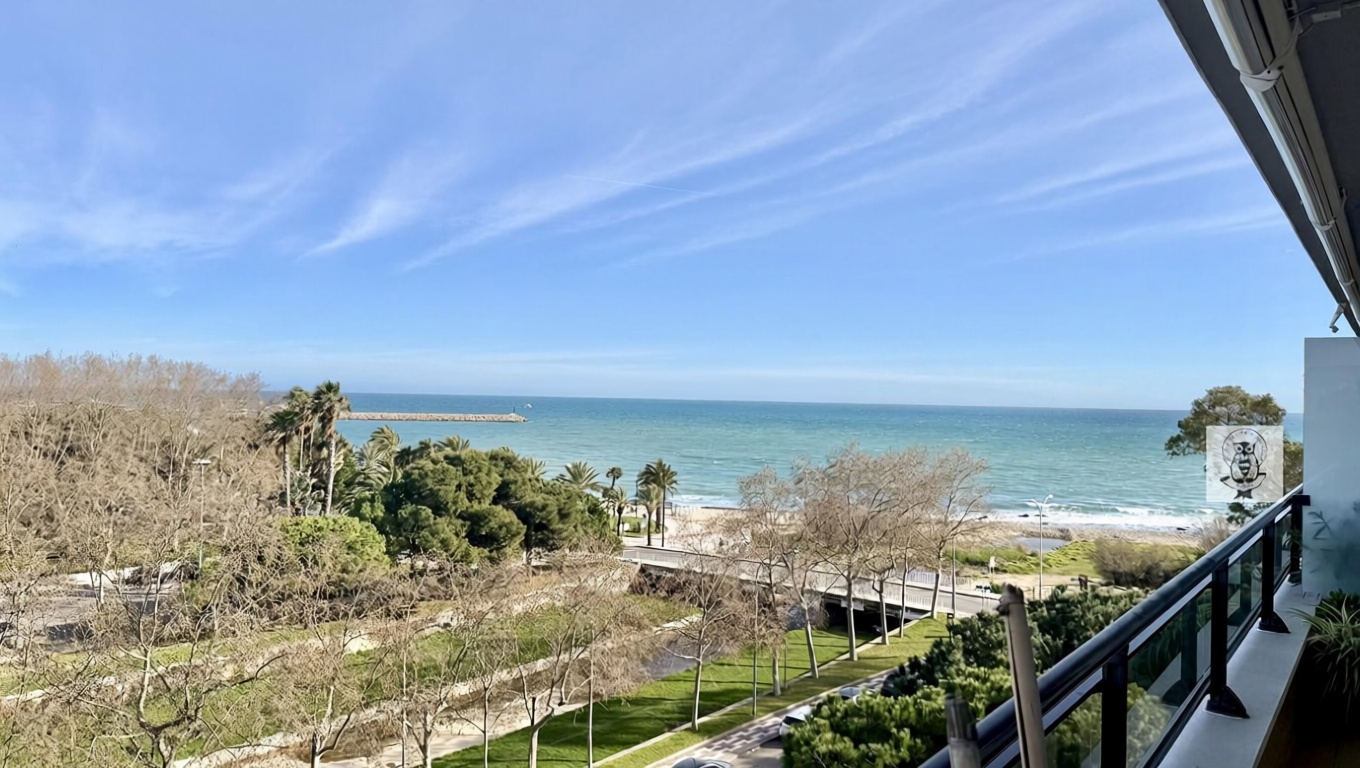 Dachgeschosswohnung zum Verkauf in erster Meereslinie in Cambrils — Meerblick