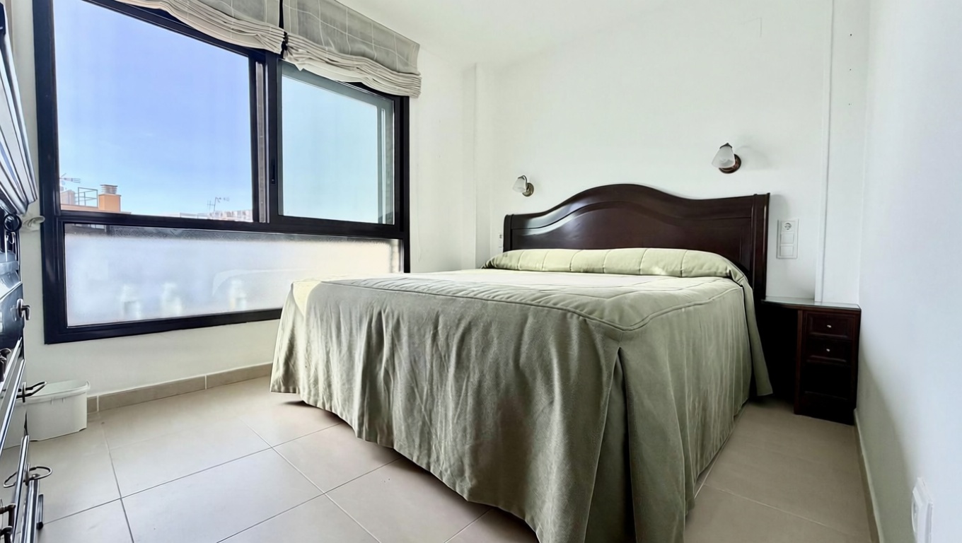 Dachgeschosswohnung zum Verkauf in erster Meereslinie in Cambrils — Schlafzimmer