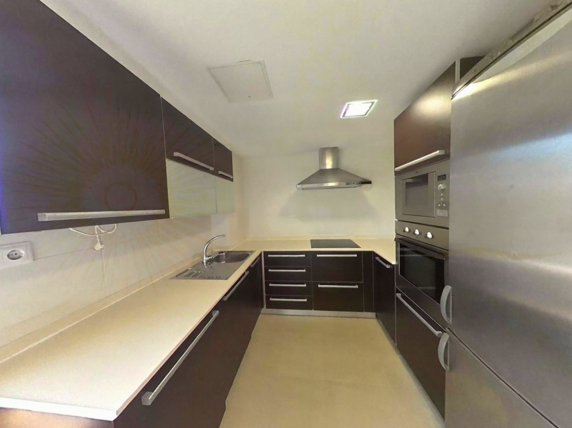 Dachgeschosswohnung zum Verkauf in erster Meereslinie in Cambrils — Küche