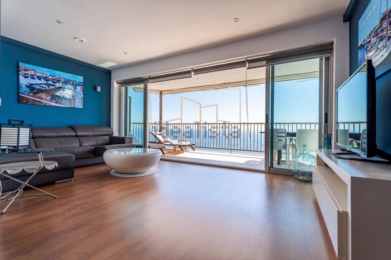 Квартира на продажу на первой линии пляжа в Salou — Гостиная