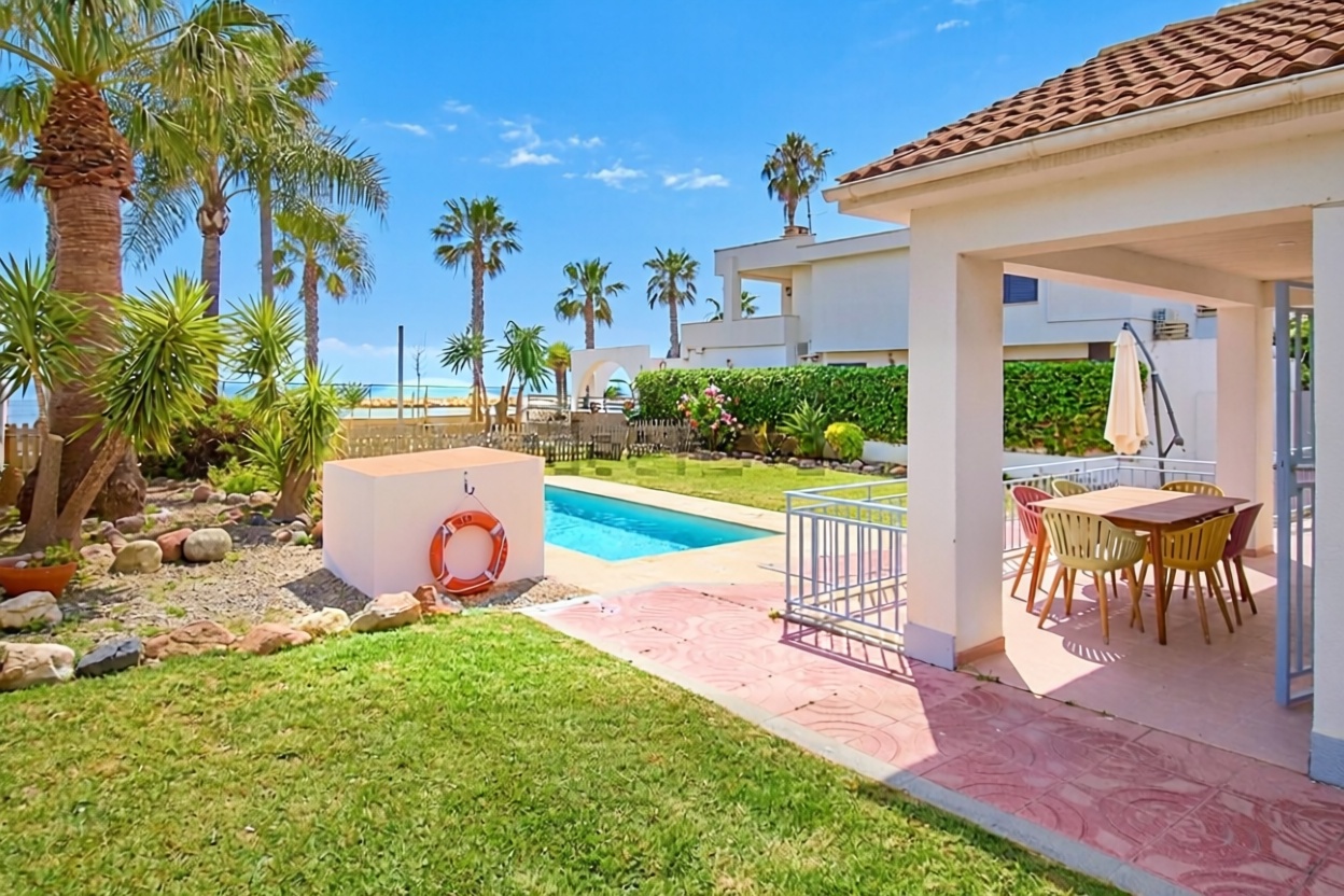Chalet en venta con acceso directo a la playa en Cambrils