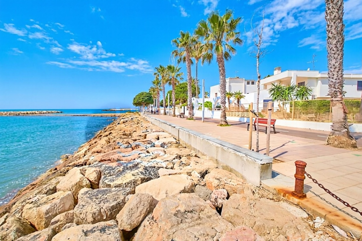 Шале на продажу с прямым выходом на пляж в Cambrils — Морской вид