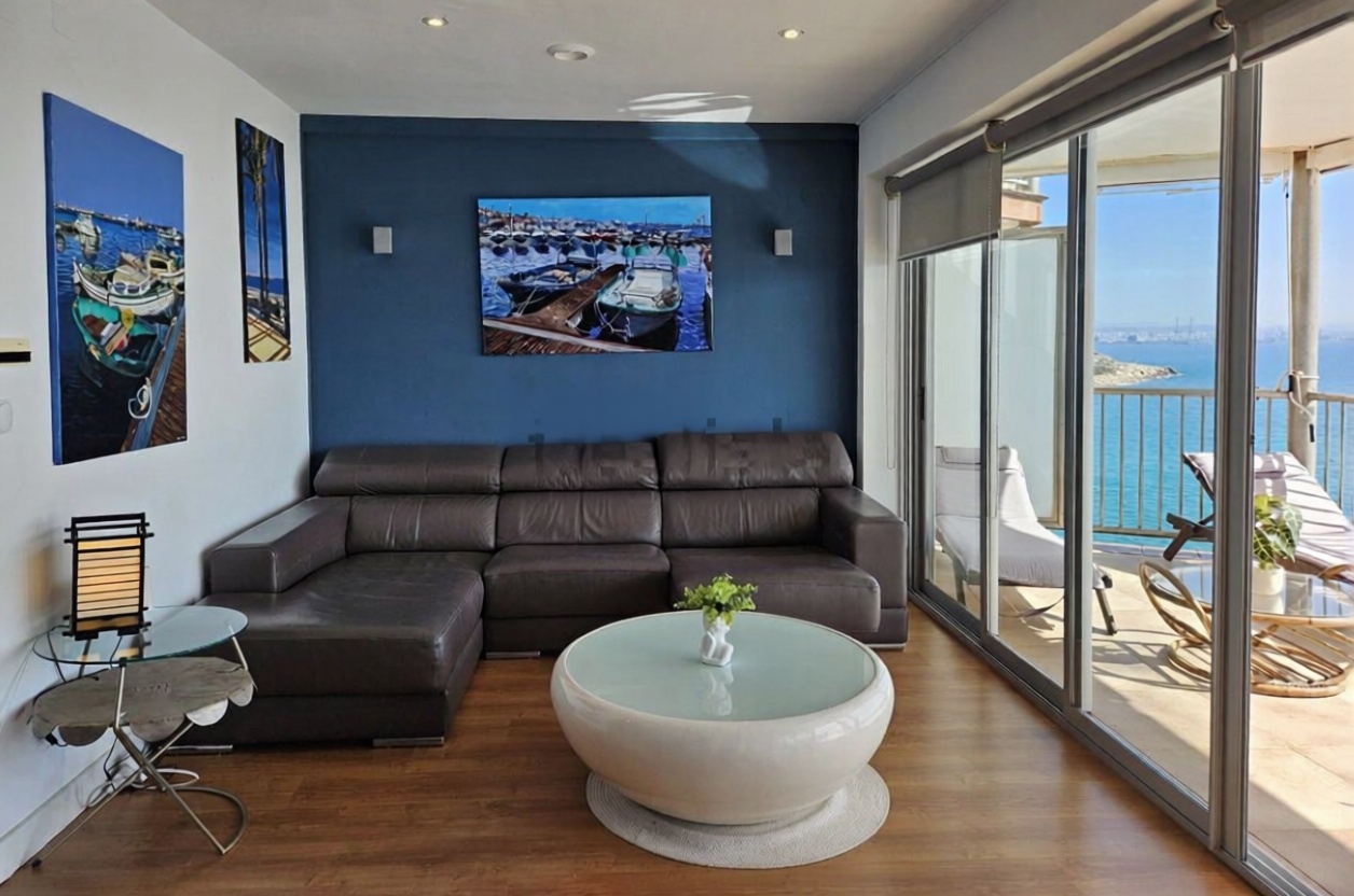 Wohnung zum Verkauf in direkter Strandlage in Salou — Wohnzimmer