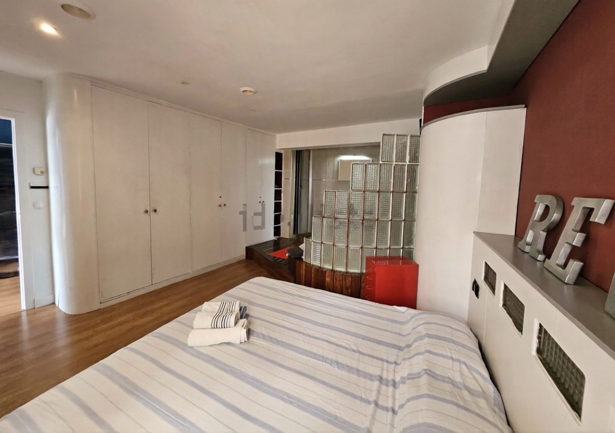 Wohnung zum Verkauf in direkter Strandlage in Salou — Schlafzimmer