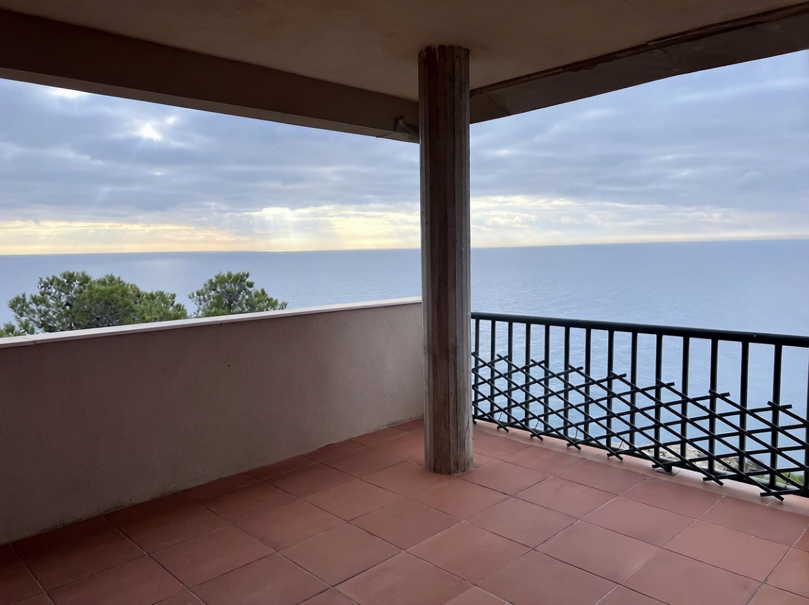 Wohnung zum Verkauf in direkter Strandlage in Salou — Meerterrasse