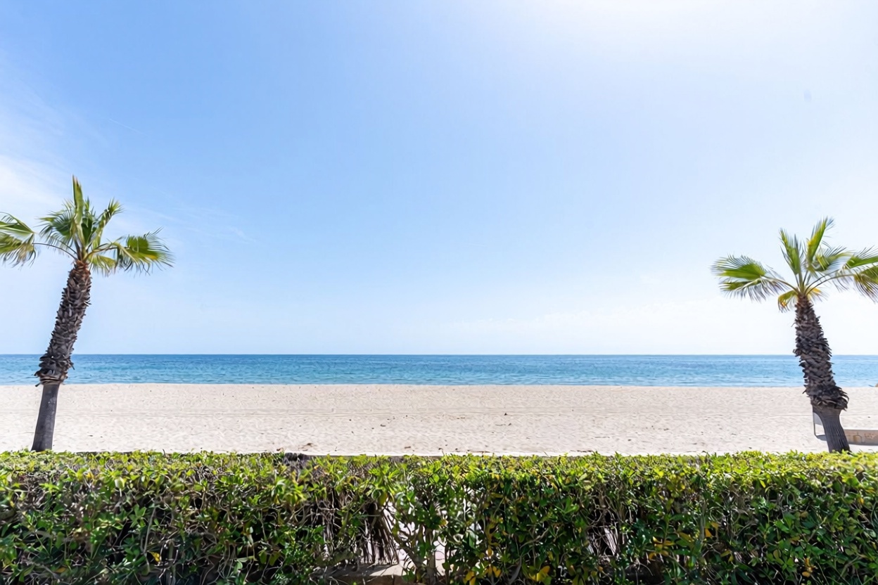 Chalet en venta con acceso directo a la playa en Cambrils — Vista mar