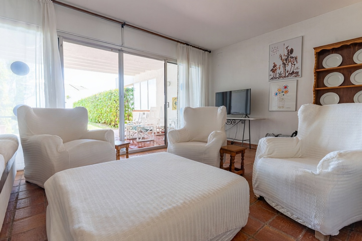 Chalet en venta con acceso directo a la playa en Cambrils — Salón