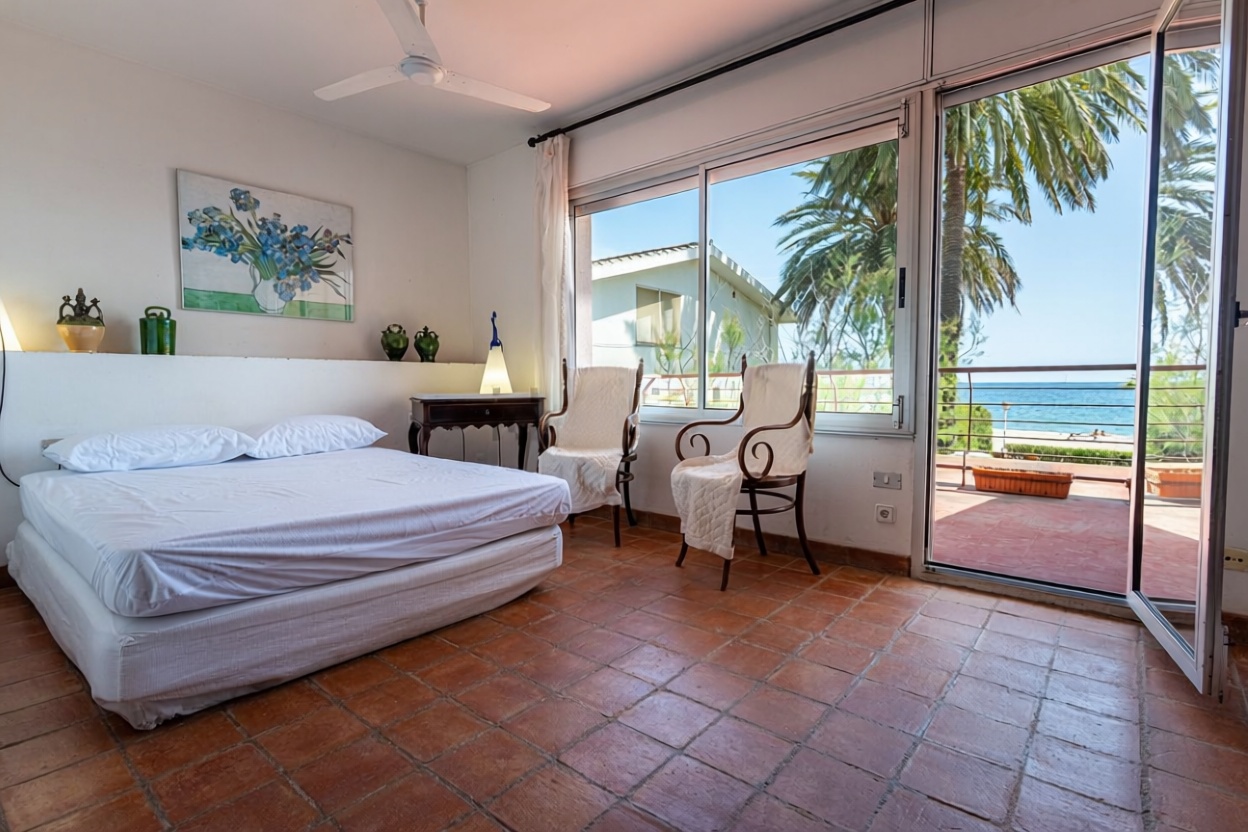 Chalet en venta con acceso directo a la playa en Cambrils — Dormitorio