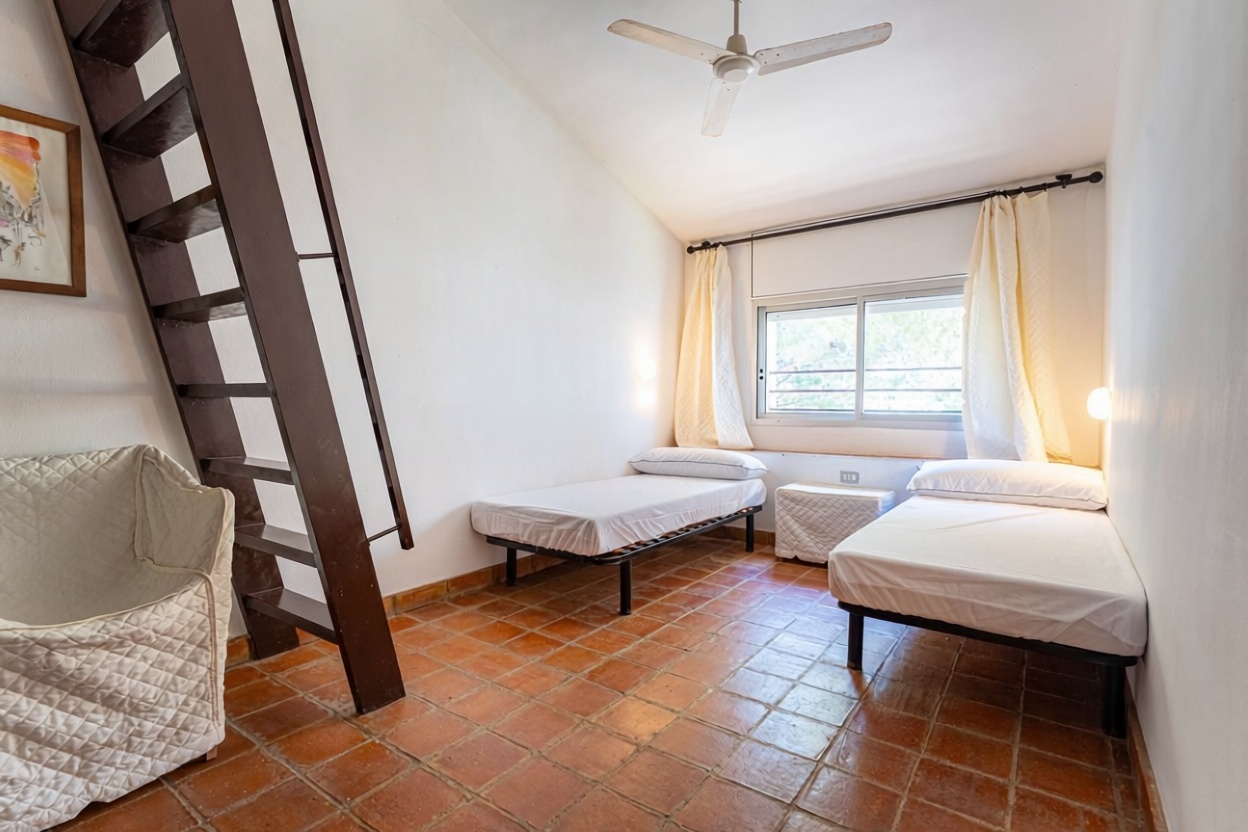 Chalet en venta con acceso directo a la playa en Cambrils — Dormitorio