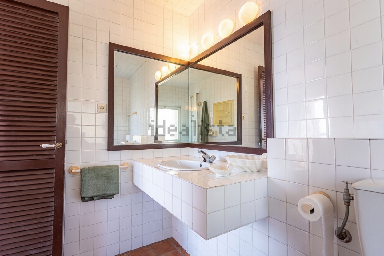Chalet en venta con acceso directo a la playa en Cambrils — Baño