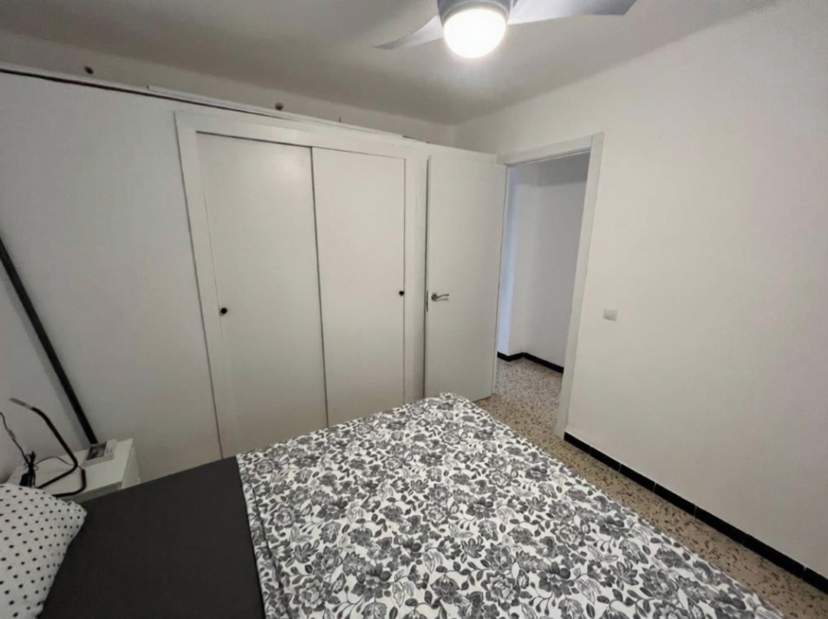 Piso en venta en primera línea de playa en Salou — Dormitorio