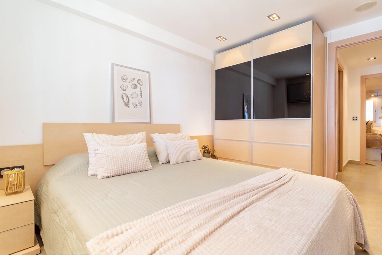 Квартира на продажу на первой линии пляжа в Salou — Спальня