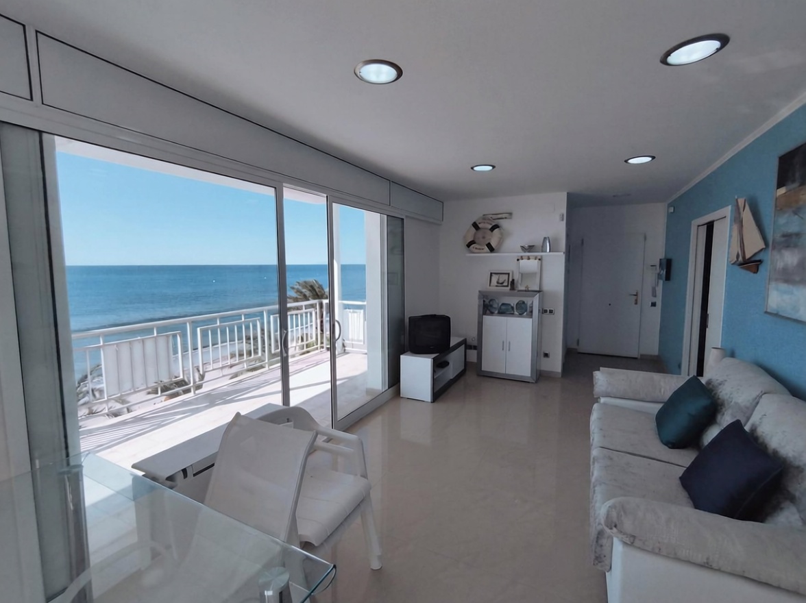 Квартира на продажу на первой линии пляжа в Salou — Гостиная