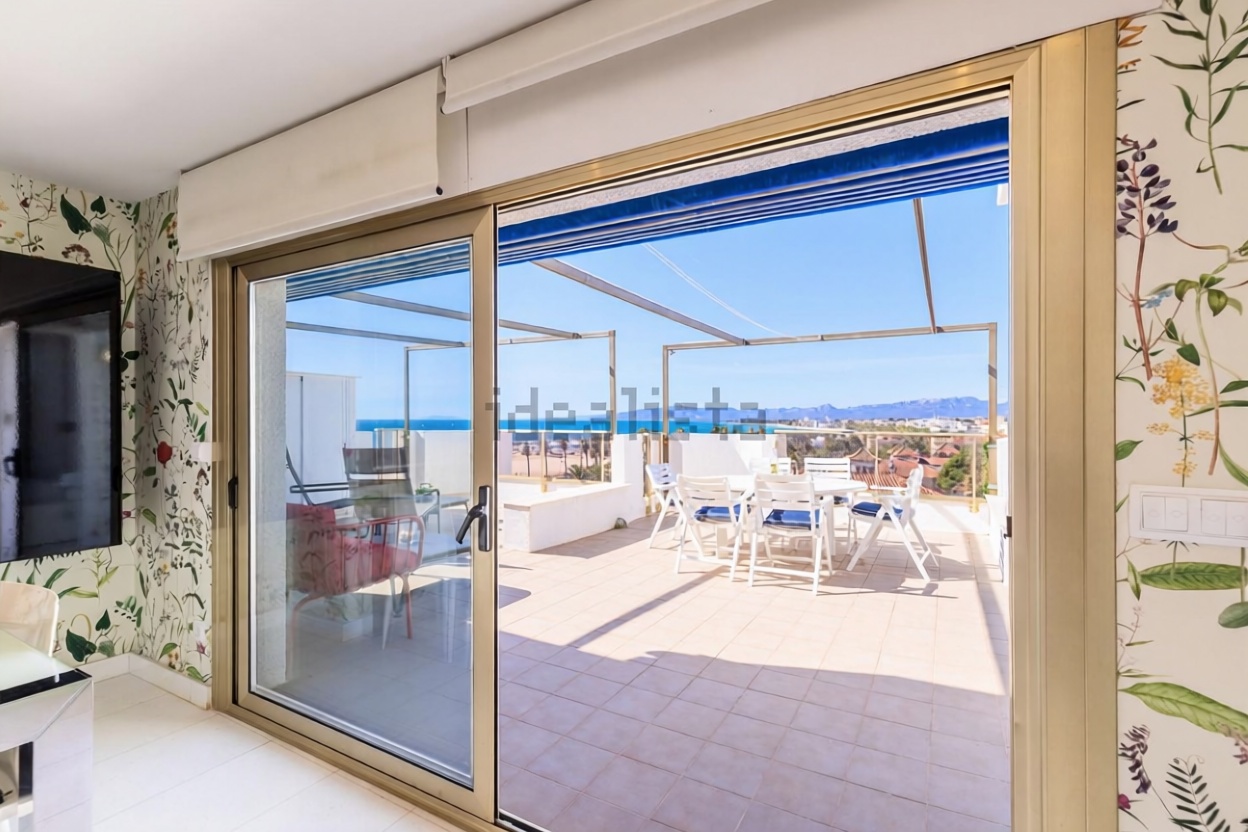 Wohnung zum Verkauf in direkter Strandlage in Salou — Wohnzimmer