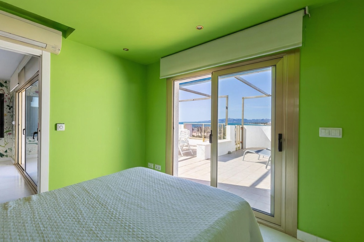 Wohnung zum Verkauf in direkter Strandlage in Salou — Schlafzimmer