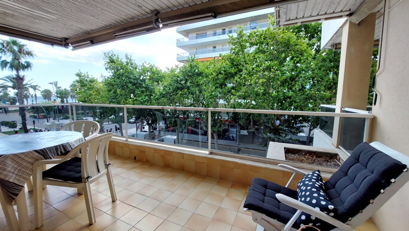 Квартира на продажу на первой линии пляжа в Salou