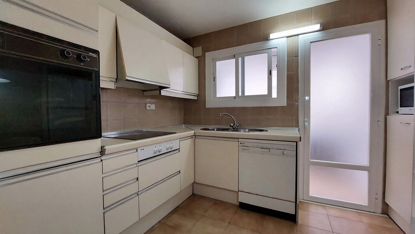 Apartamento à venda pé na areia em Salou — Cozinha